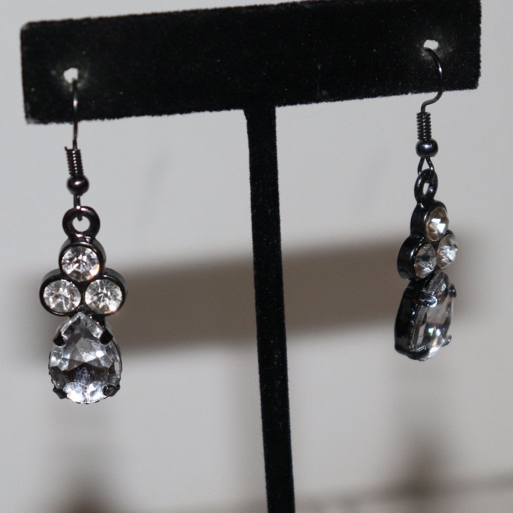 Nwot Sparkling Gunmetal & Rhinestone Dangle Earrings | 1.75